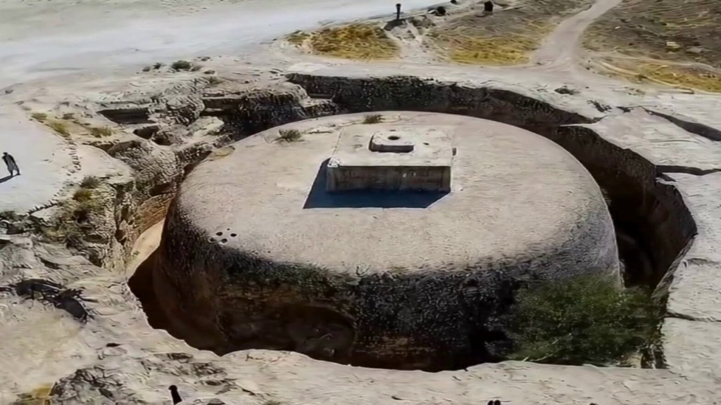 El Enigma de Takht-e Rostam: ¿Una Estupa Budista o Tecnología Ancestral Perdida en la&nbsp;Roca?